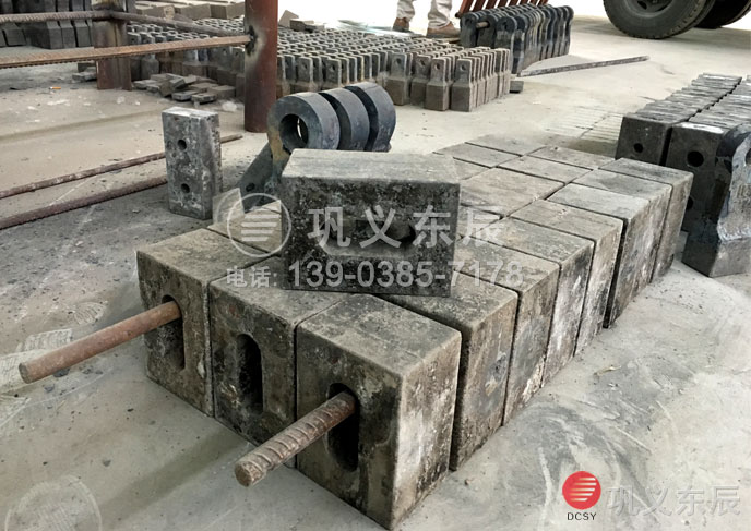 磚廠用鵝卵石打砂機(jī)錘頭哪種材質(zhì)耐磨 /upfile/201812/2018122139104385.jpg